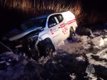 Травмированного пассажира вырезали гидравликой спасатели МЧС