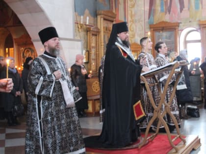 Архиепископ Ефрем совершил Великое повечерие с чтением Великого канона прп. Андрея Критского