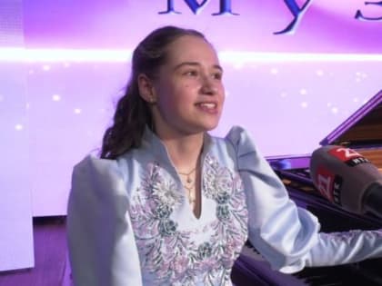 Новый формат программы предложили зрителям пианисты на главной сцене Биробиджана