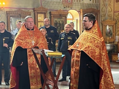 В православных храмах Биробиджана побывали сотрудники УФСИН России по ЕАО