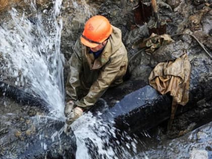 Без холодной воды осталась часть Биробиджана из-за порыва на водопроводе 