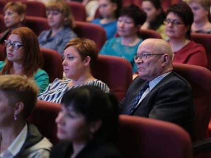 Медицинские работники ЕАО получили награды в профессиональный праздник