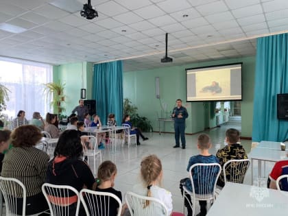 «Весенние» уроки безопасности провели спасатели автономии в детском доме №2 Биробиджана