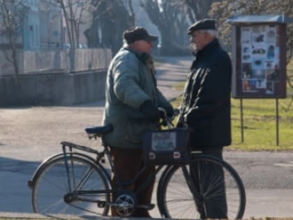 Работающие пенсионеры не будут получать часть пенсии: пожилым объяснили, куда идут деньги