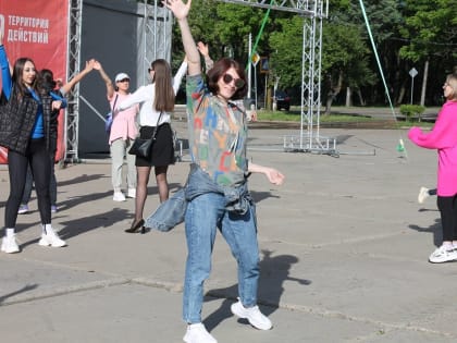 Танцы, теннис, ярмарка – «Вечерняя пятница» порадовала солнечной погодой и развлечениями в Биробиджане