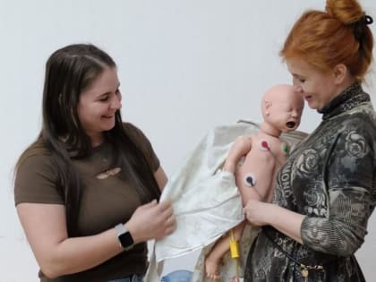 Медиков ЕАО обучили навыкам неонатальной реанимации новорожденных