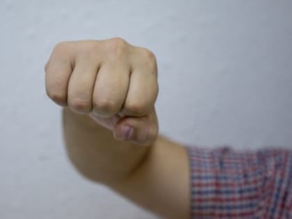 Полгода вымогал деньги у подростка 18-летний парень