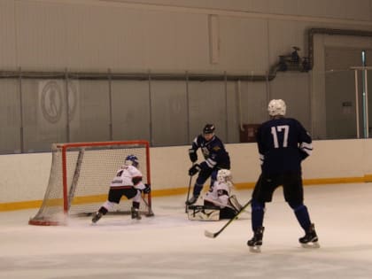 Юные хоккеисты из «Арматы» встретились на льду с командой УМВД России по ЕАО