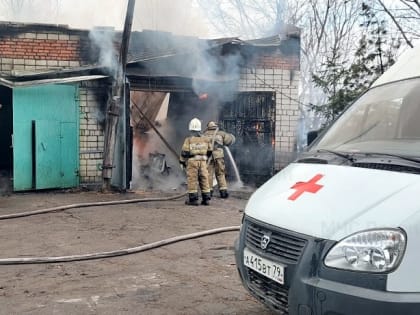 Названа предполагаемая причина пожара на территории станции скорой помощи в Биробиджане