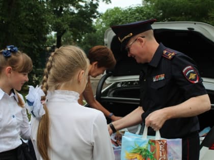 Помогли собраться в школу детям из реабилитационного центра общественники и сотрудники полиции в ЕАО