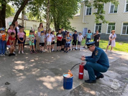 Как предотвратить пожар рассказали ребятам пожарные Ленинского района