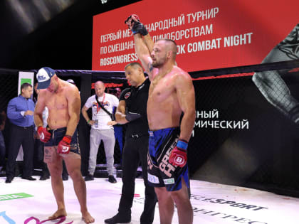 Александр Шлеменко проиграл Крису Ханикатту на турнире Roscongress Vladivostok Combat Night