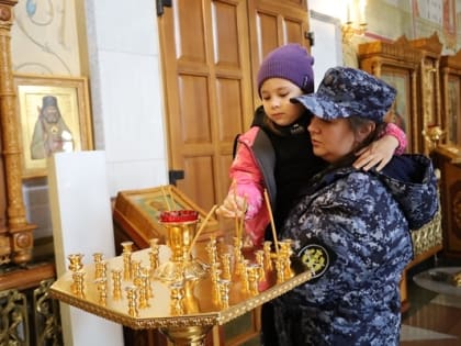 На экскурсию в храм: сотрудники СИЗО познакомились с историей Биробиджанской епархии