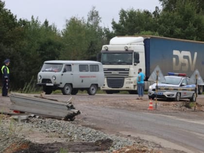 Застрявшим на федеральной трассе в ЕАО водителям подвозят воду и питание (ВИДЕО)