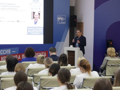 Один из ведущих в стране экспертов в области акушерства и гинекологии Марк Курцер провел лекцию для врачей и студентов-медиков в ЕАО