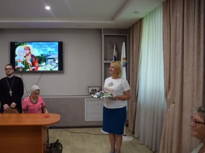 Встреча соцработников со священником накануне Дня семьи, любви и верности