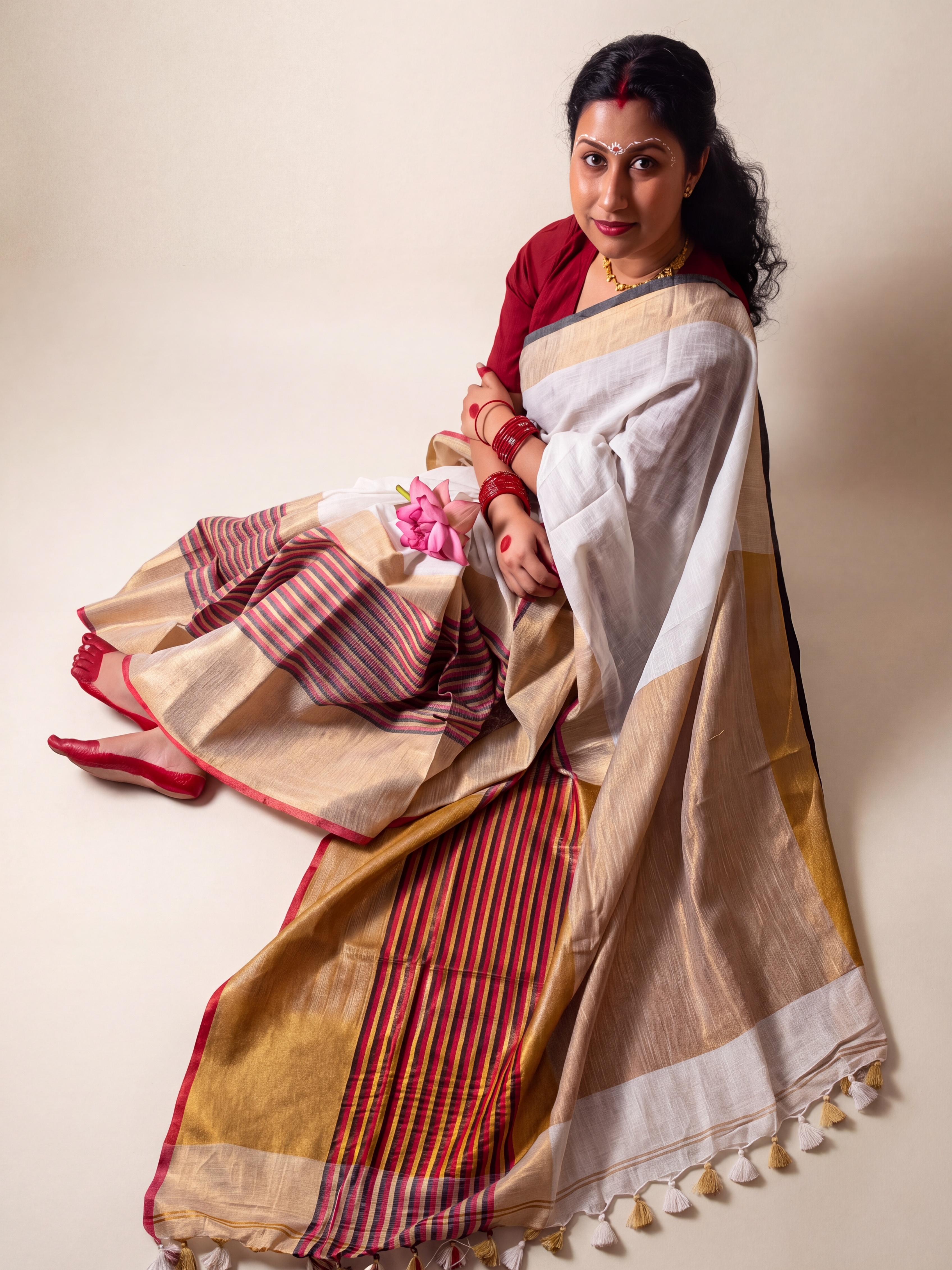 Suvarna Rekha Bhagalpur Cotton Linen Saree - detail