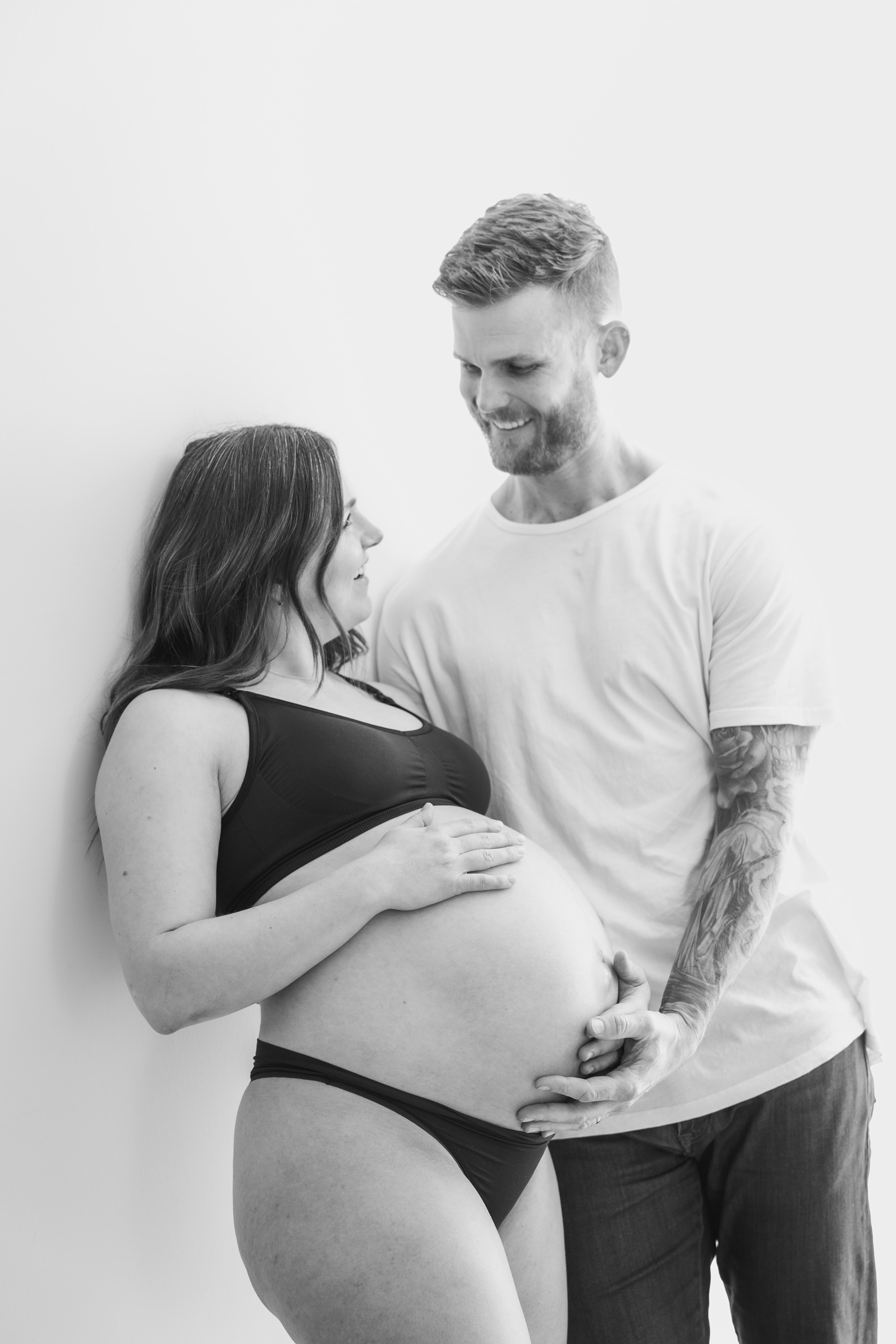 Minimalist maternity portrait — clean studio light, Silhouette and Soul Photography