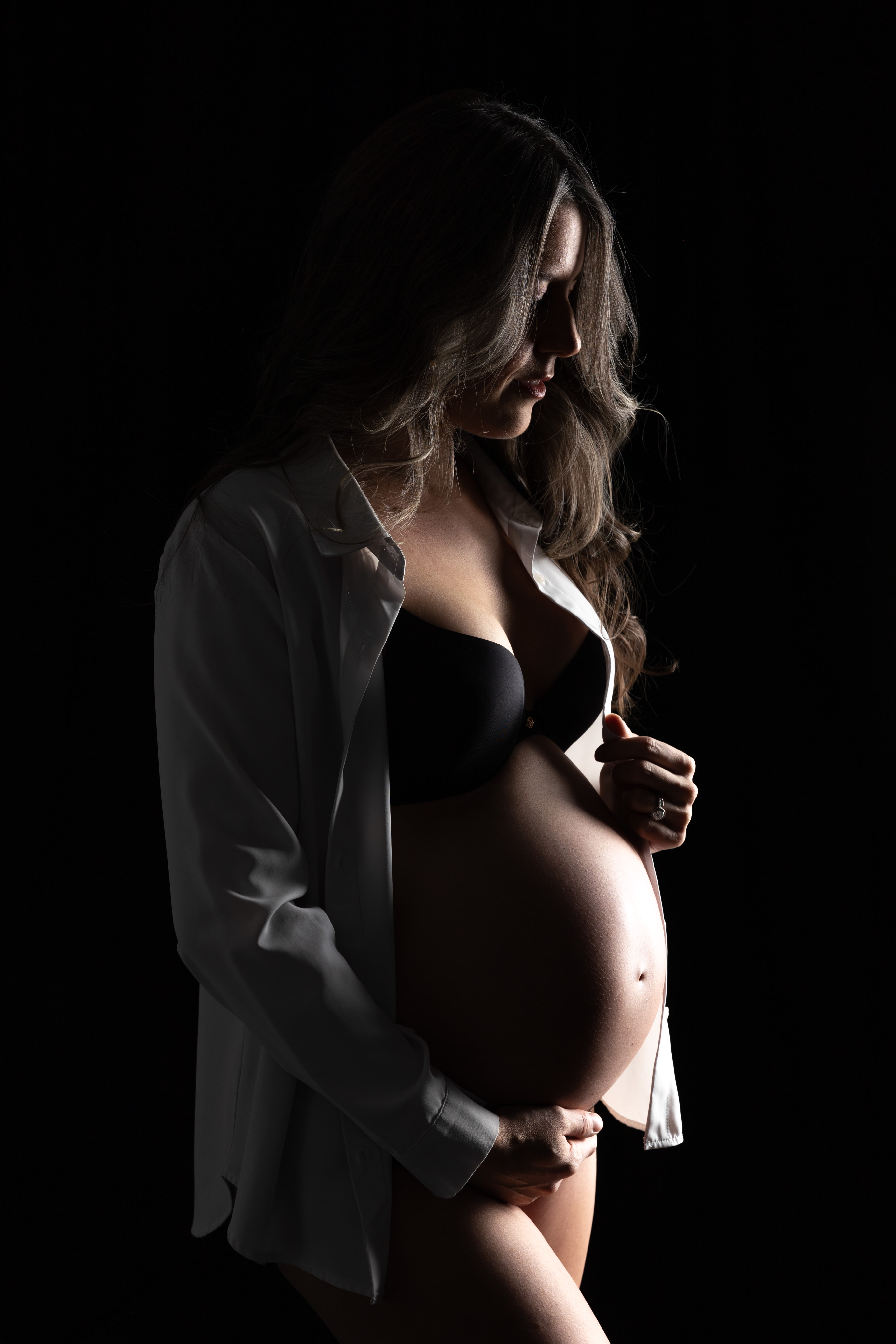 Minimalist maternity portrait — clean studio light, Silhouette and Soul Photography