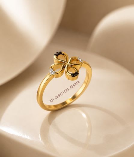 Four Leaf Clover Gold Ring - View 1