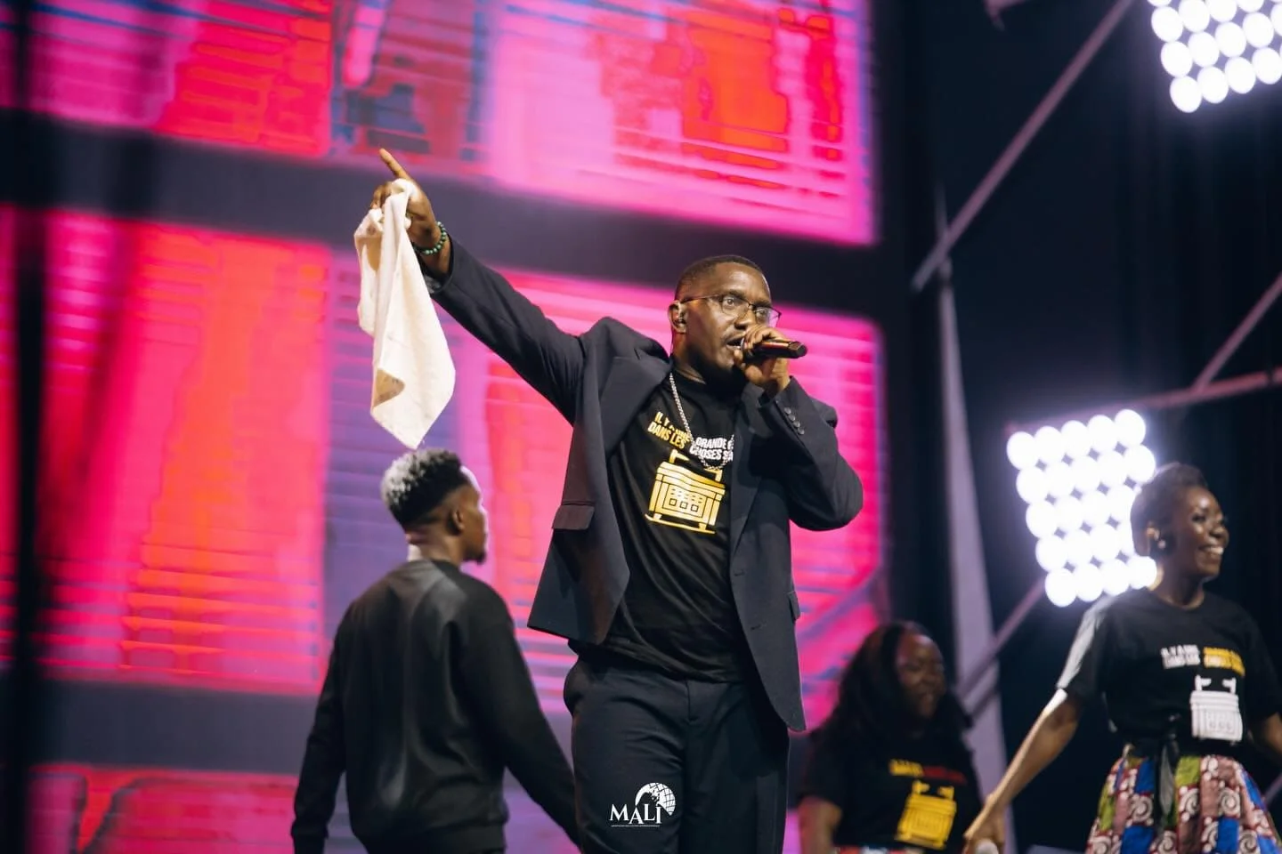 Création visuelle à fort impact pour marques — IZA Creatives, photographe en RDC