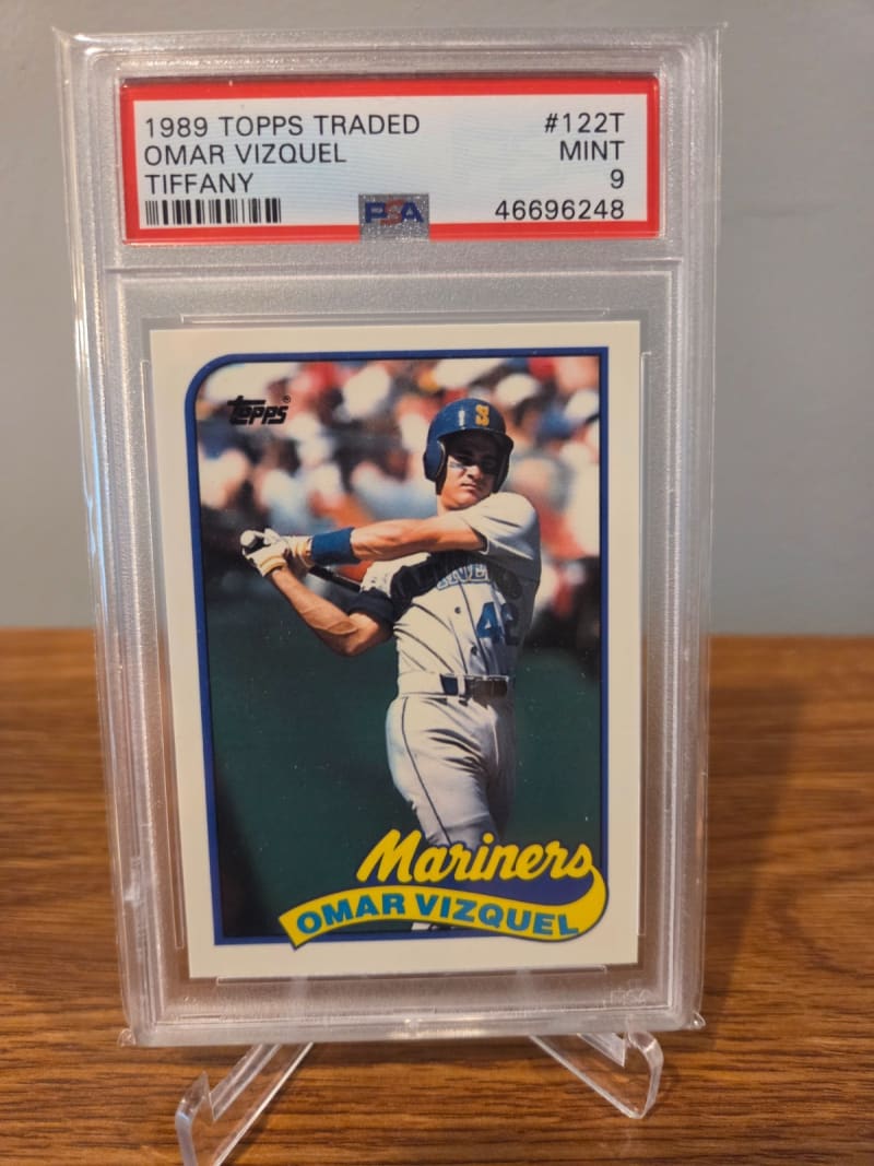 1989 Topps Traded Omar Vizquel #122T front