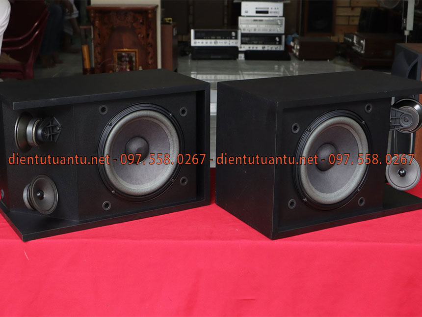 Loa Bose 301 seri III cung cấp bởi công ty điện tử Tuấn Tú là mẫu loa được nhiều khách hàng lựa chọn hiện nay, với chất lượng âm thanh tuyệt vời, loa này mang đến sự kết hợp hoàn hảo giữa thiết kế sang trọng và chất lượng âm thanh vượt trội, khi có nhu cầu bạn hãy liên hệ trực tiếp để được phục vụ tốt nhất.