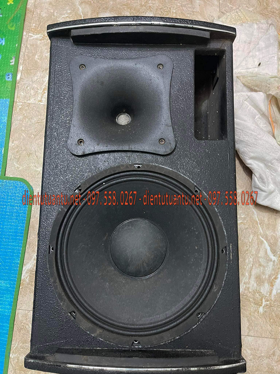 Công ty điện tử Tuấn Tú là đơn vị có uy tín cao, đa dạng trong dịch vụ thu mua, sửa chữa các thiết bị điện tử cũ từ tivi, amply, loa, dàn karaoke,... với đội ngủ nhân viên có chuyên môn cao, sẳn sàng phục vụ quí khách khi có yêu cầu, xử lý công việc linh hoạt chuyên nghiệp, vậy khi có nhu cầu quí khách hãy liên hệ trực tiếp với chúng tôi để nhận được sự tư vấn tốt nhất.