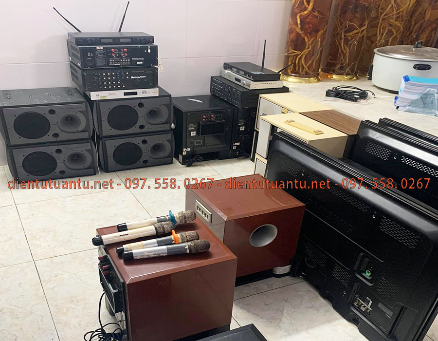 Công ty điện tử Tuấn Tú là đơn vị có uy tín cao, đa dạng trong dịch vụ thu mua, sửa chữa các thiết bị điện tử cũ từ tivi, amply, loa, dàn karaoke,... đáp ứng đa dạng các yêu cầu quí khách hàng đề ra trong thời gian ngắn, thái độ phục vụ chuyên nghiệp là nơi đáng để quí khách đặt niềm tin, hãy liên hệ trực tiếp với chúng tôi khi có nhu cầu sử dụng các dịch vụ trên để nhận được sự tư vấn tốt nhất.