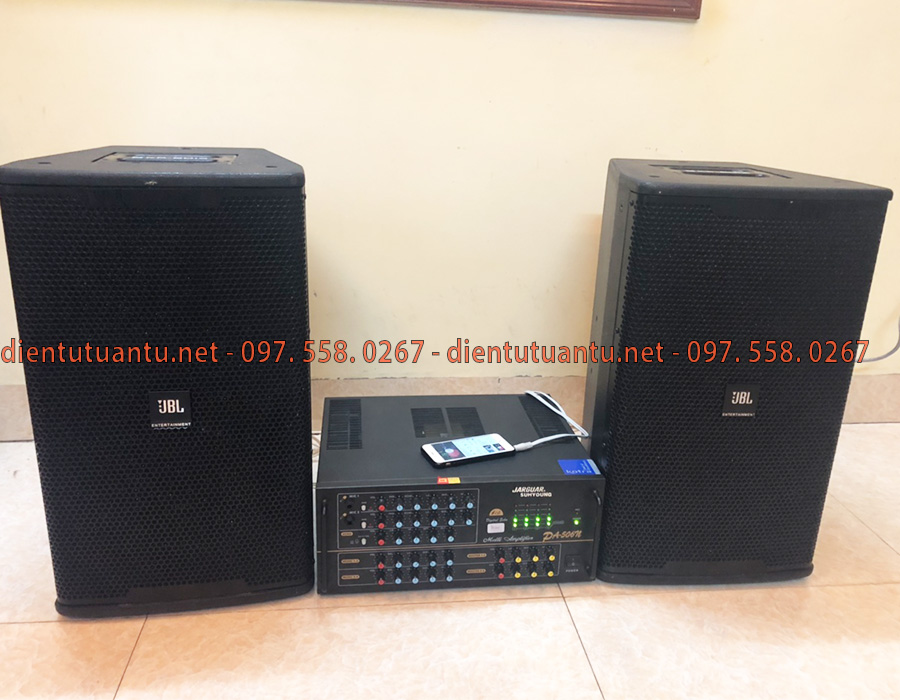 Dịch vụ thu mua dàn karaoke tại nhà giá tốt cung cấp bởi công ty điện tử Tuấn Tú được thực hiện bởi đội ngủ nhân viên có chuyên môn cao về thiết bị điện tử, am hiểu về định giá thiết bị, dàn karaoke, cung cấp đến quí khách hàng sự lựa chọn tốt nhất, mức giá cao nhất trên thị trường, khi sử dụng dịch vụ quí khách hoàn toàn yên tâm chỉ cần ở nhà vẫn có thể thanh lý dàn karaoke với giá tốt nhất.