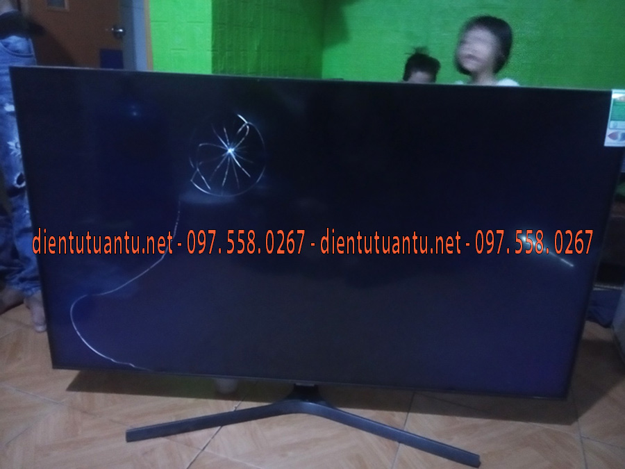 Công ty điện tử Tuấn Tú là đơn vị có uy tín cao, đa dạng trong dịch vụ thu mua, sửa chữa các thiết bị điện tử cũ từ tivi, amply, loa, dàn karaoke,... dựa vào từng nhu cầu khác nhau mà quí khách hàng có sự lựa chọn phù hợp nhất, với đội ngủ nhân viên đông, hổ trợ quí khách tận tình, luôn sẳn sàng phục vụ quí khách khi có nhu cầu, hãy liên hệ ngay với chúng tôi khi quí khách có nhu cầu để nhận được sư tư vấn và hổ trợ tốt nhất.