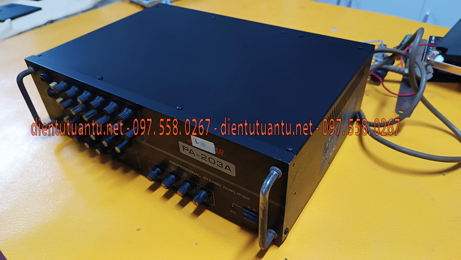 Dịch vụ thu mua Amply cũ giá cao cung cấp bởi công ty điện tử Tuấn Tú là giải pháp tốt nhất khi quí khách có nhu cầu thanh lý Amply cũ, với đội ngủ nhân viên có chuyên môn cao, đưa ra mức giá cao, hổ trợ tốt nhất khi có nhu cầu, sẳn sàng thu mua số lượng lớn hoặc thực hiện công việc thu mua tại nhà.