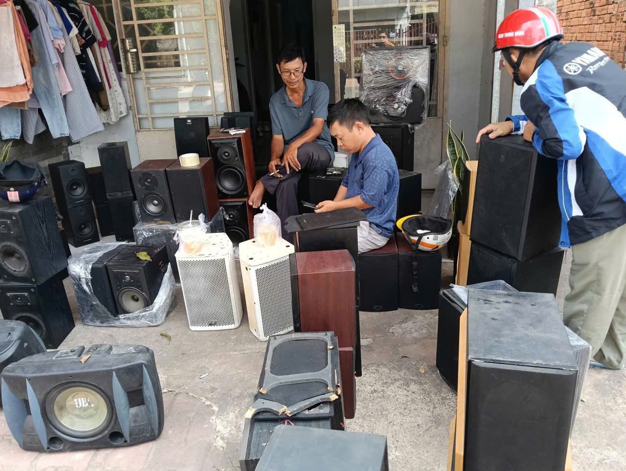 Thu mua loa cũ tận nơi tại TP.HCM, hỗ trợ trao đổi phương án thanh lý loa theo địa chỉ và số lượng.