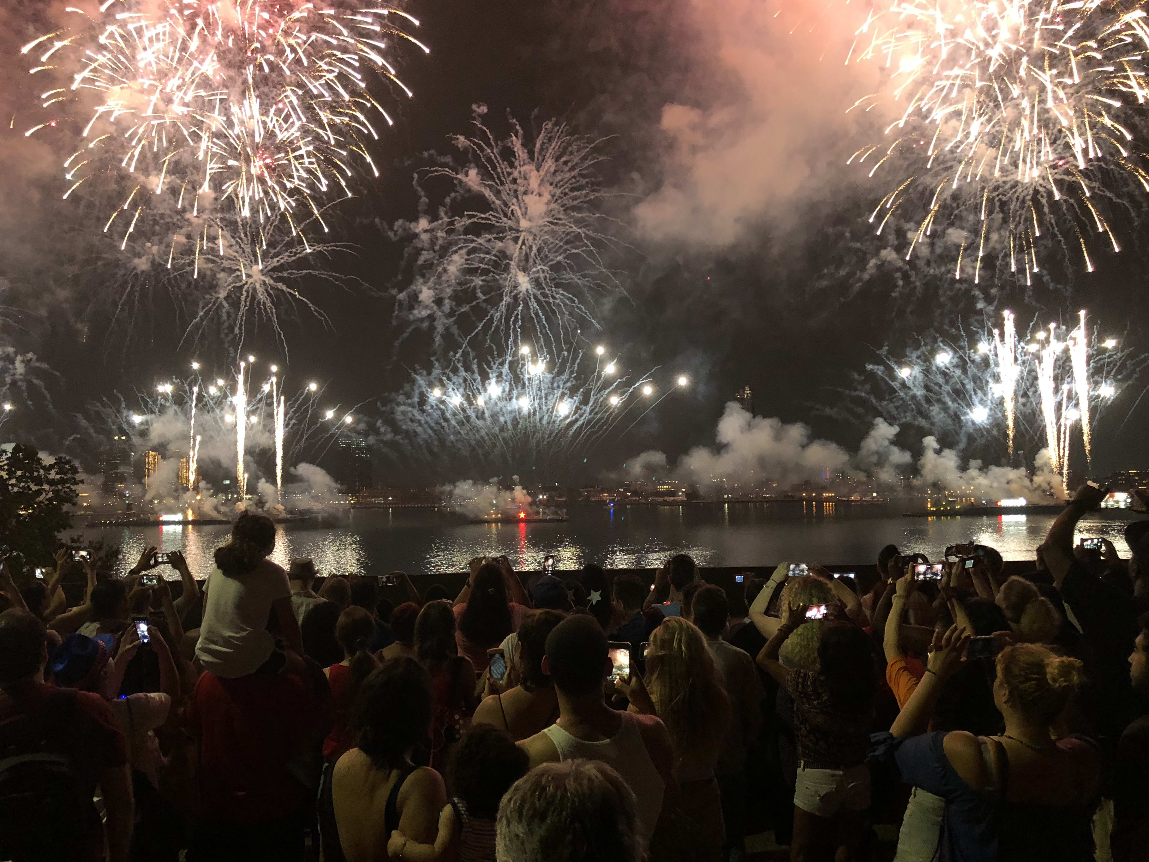 📍4th of July fireworks Over the Hudson