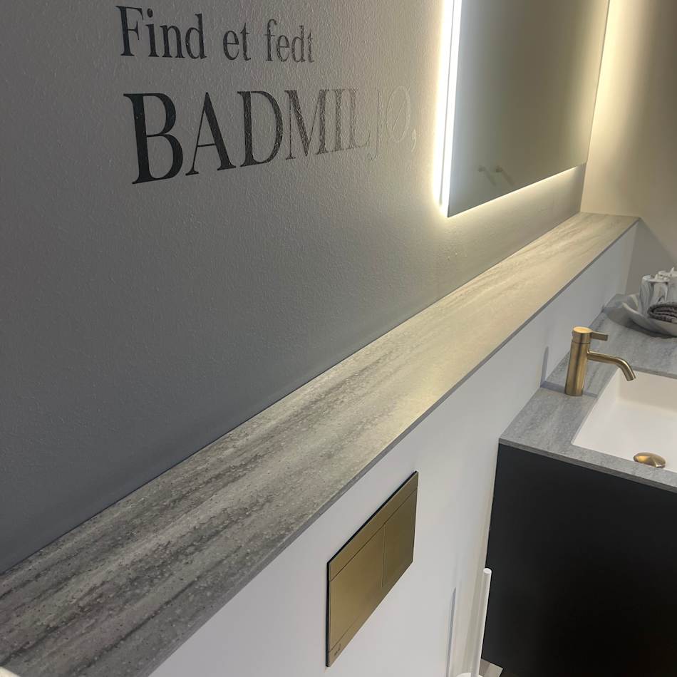 Nordic badeværelse med Solid Surface vask