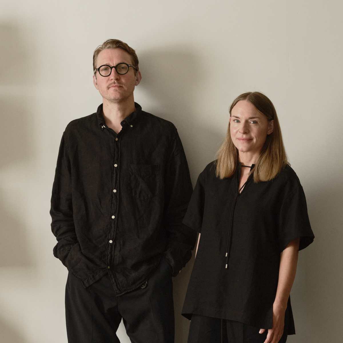 Hemma hos Erik och Frida Dolk och deras nya Marbodalkök med köksmodellen Form i kulören Sand..