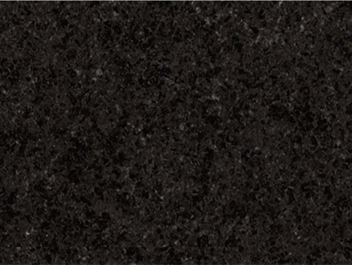 Naturstein er naturens eget produkt som gjør at det vil kunne være avvik fra prøver og bilder til faktisk leverte benkeplater. Materialet er slitesterkt og tåler røff behandling. En steinplate trenger lite vedlikehold, men platen bør tilføres fett for å hindre nedtrengning av forskjellige former for fett og smuss. En benkeplate i naturstein løfter kjøkkenet og gir det et eksklusivt og elegant preg.
