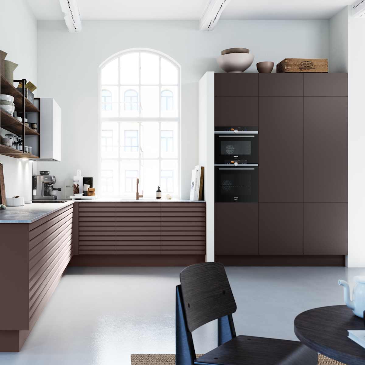Kjøkkenmodellen Eikeli representerer en lun og nordisk eiketrend. Med sine malte lamellfronter i heltre eik, byr modellen på referanser til både kulinarisk bistro og urbane kafémiljøer.  Eikeli fåes kun som underskap.
