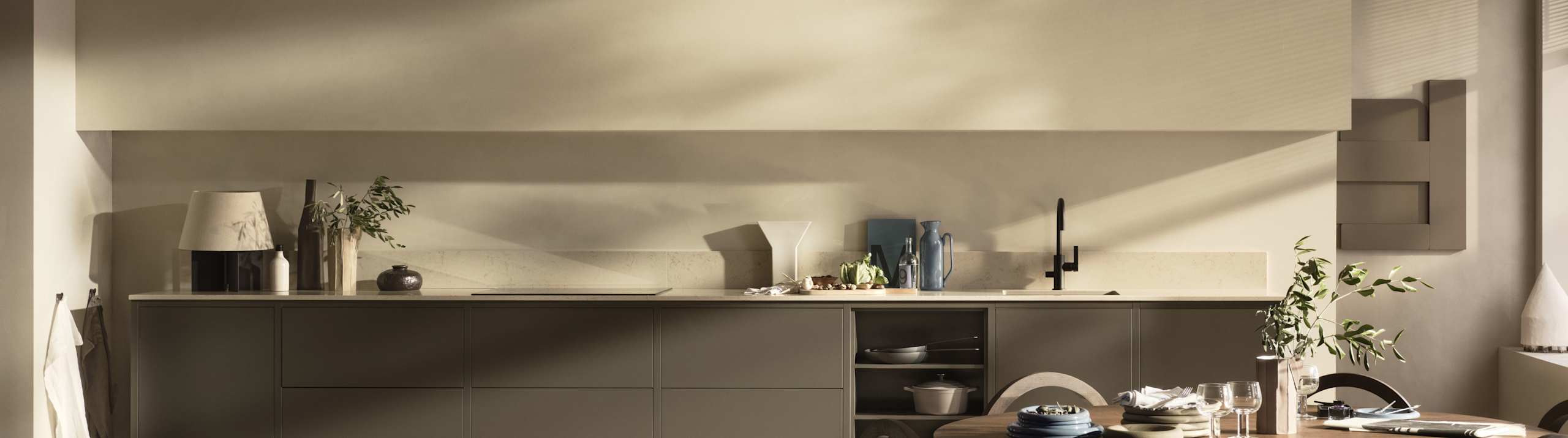Varm minimalisme hele rummet
