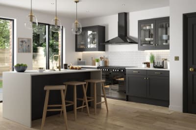 Tatton Kitchen by Magnet. A beautiful easy to use kitchen with traditional features with stylish modern touches.