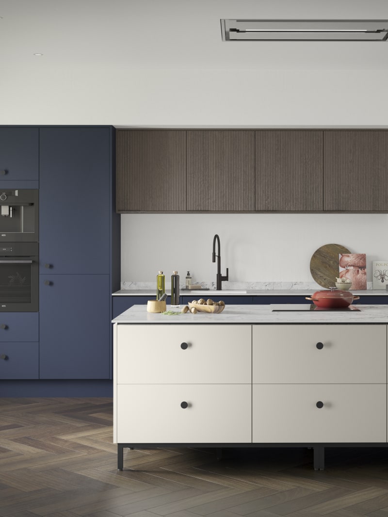 Soho Midnight kitchen with fluted wood Nordic Nature wall cabinets and Soho Dove grey kitchen island, a premium painted slab front.