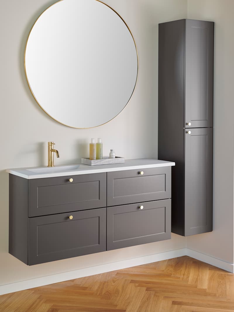 Retrobad Square i farve Søsten fra INVITA med messing greb og armatur