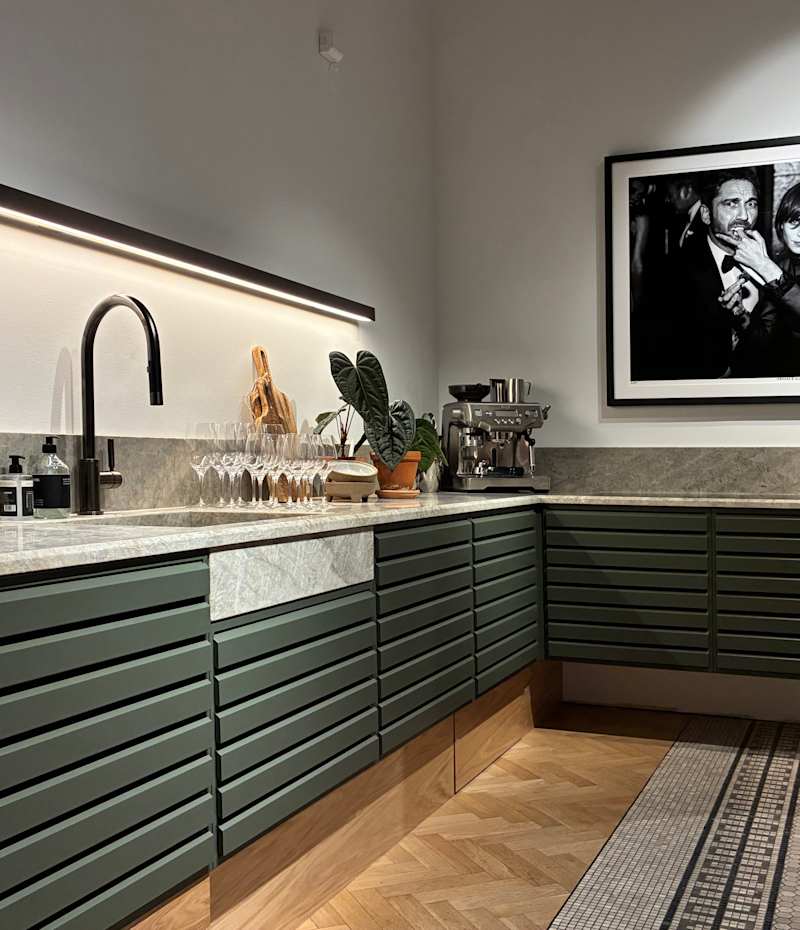 Classic Colour køkken fra uno form i en smuk oliven grøn farve