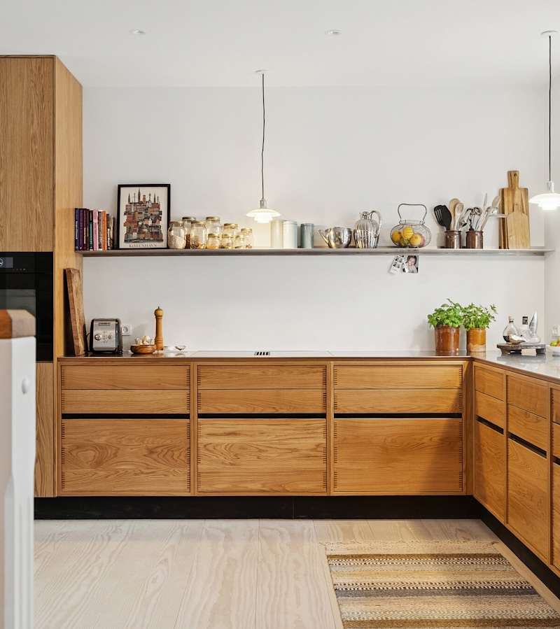 Copenhagen vinkelkjøkken i eik med benkeplate i rustfritt stål