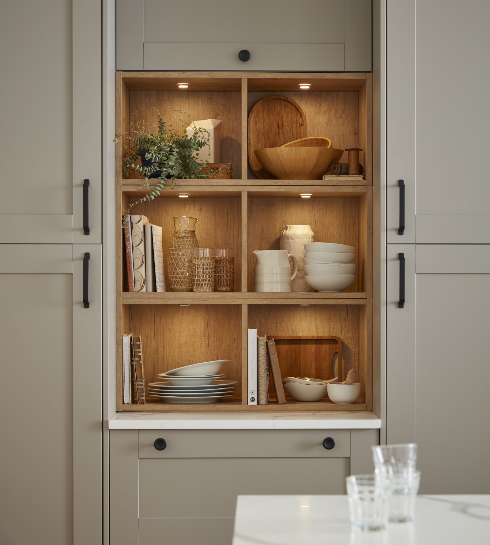 Tatton Kitchen by Magnet. A beautiful easy to use kitchen with traditional features with stylish modern touches.