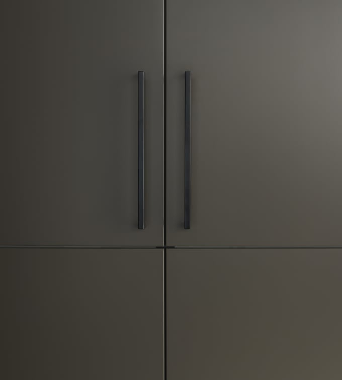 Marbodal Arkitekt plus Bark - kökslucka i brun kulör. Handtag Solo svart.