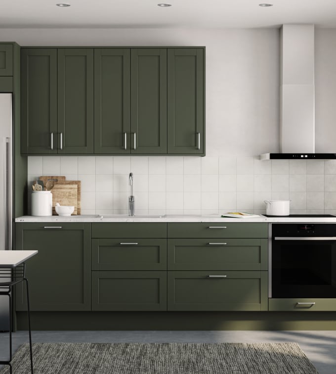 Rustikk og landlig kjøkkenmodell i heltre eik. Front med enkel ramme og slett fylling gjør at du kan variere uttrykket på kjøkkenet fra det helt moderne til det rustikke landlige preget alt etter hvilket tilbehør du velger.