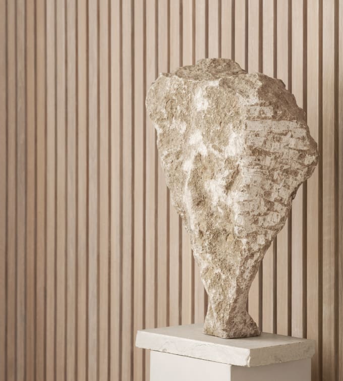 Kjøkkenmodellen Eikeli representerer en lun og nordisk eiketrend. Med sine malte lamellfronter i heltre eik, byr modellen på referanser til både kulinarisk bistro og urbane kafémiljøer.  Eikeli fåes kun som underskap.