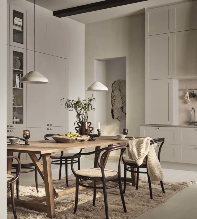 Scala er en klassisk kjøkkenmodell med moderne preg. Tidløs modell, med moderne linjer som gjør den relevant nå.