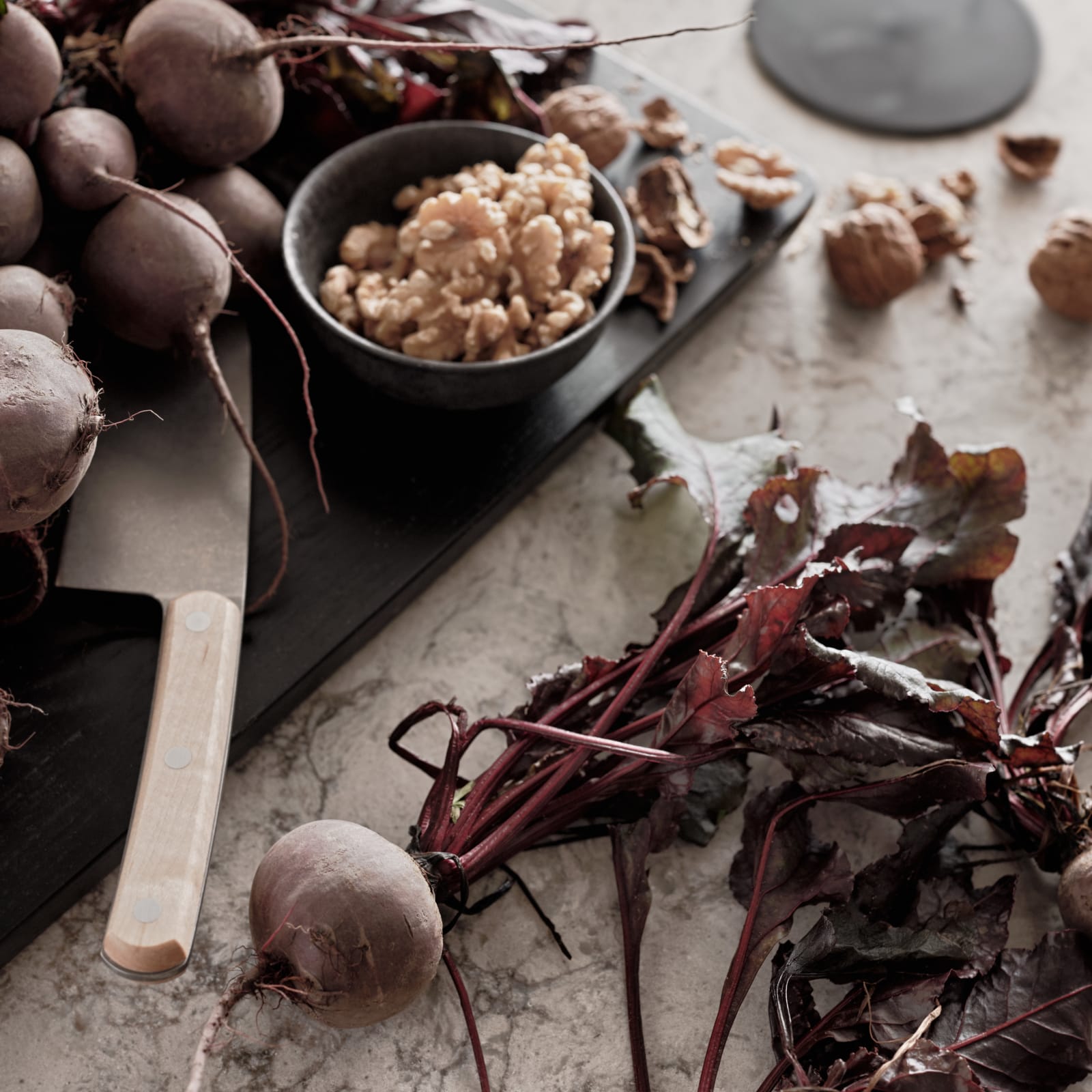 Be naturen inn og la de organiske formene møte hverdagen i Signatur Favn – et grenseløst kjøkken med naturens former i fokus.